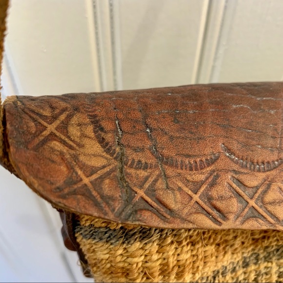 Vintage | Handwoven Small Basket Bag with Tooled Leather - Picture 5 of 7